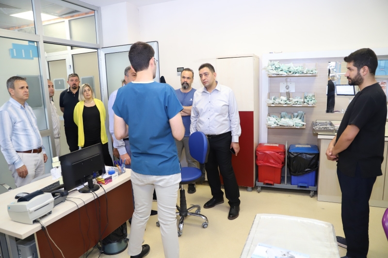 Müdür Solmaz Diş Hastanesini ziyaret etti.