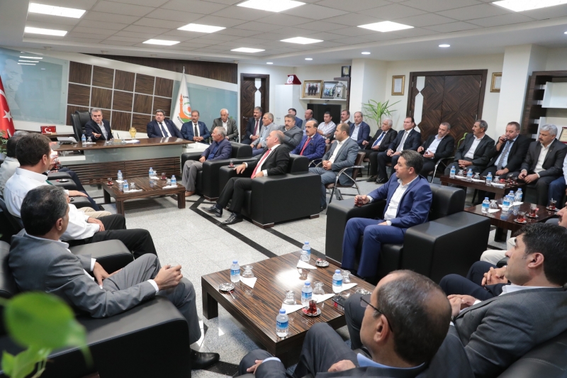 MUHTARLARIMIZ DEMOKRASİNİN EN ÖNEMLİ UNSURLARINDANDIR