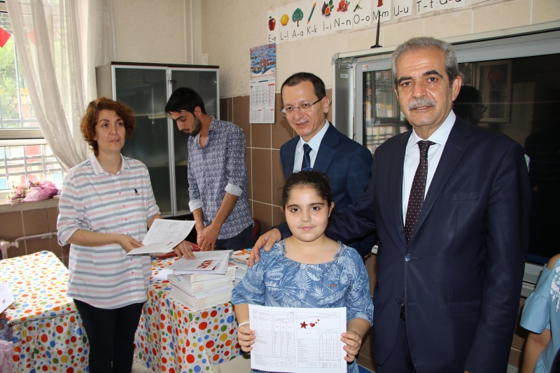 Öğrencilere Karne Hediyeleri, Başkan Demirkol’dan