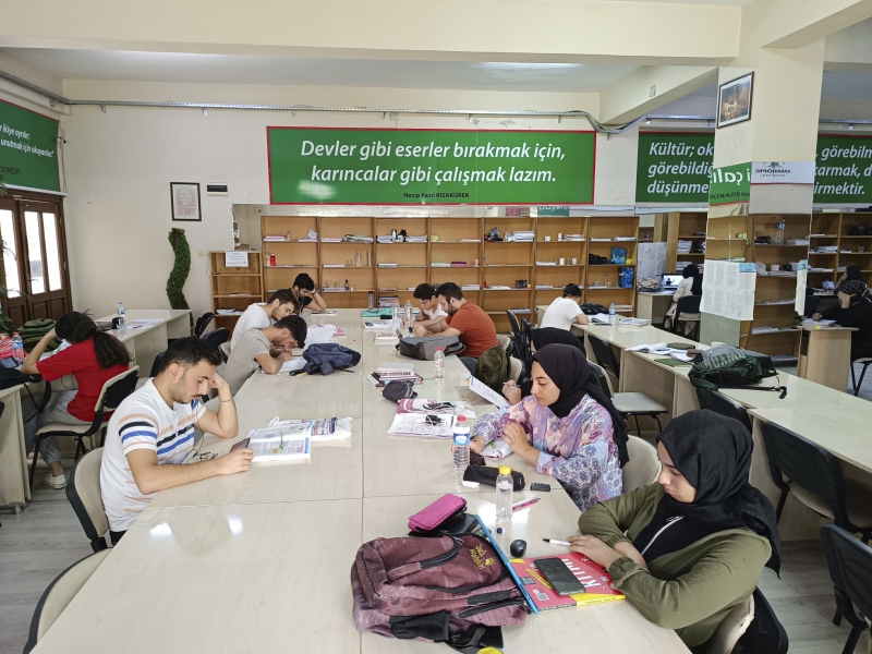 ÖĞRENCİLERİN ALTERNATİF DERS ÇALIŞMA ORTAMI KARAKÖPRÜ KÜTÜPHANESİ