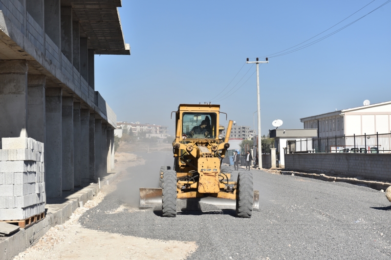 ÖĞRENCİLERİN ÇAMURLU OKUL YOLCULUĞU SON BULDU