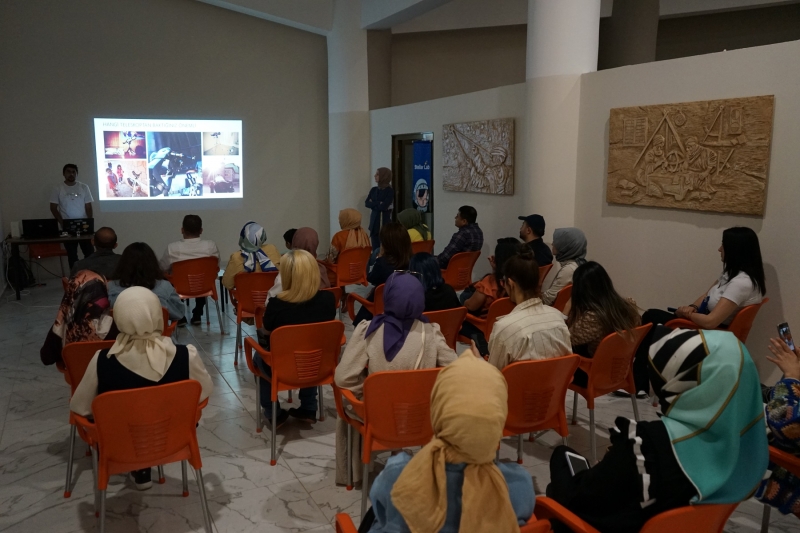 ÖĞRETMENLER BİLİM MERKEZİNE HAYRAN KALDI