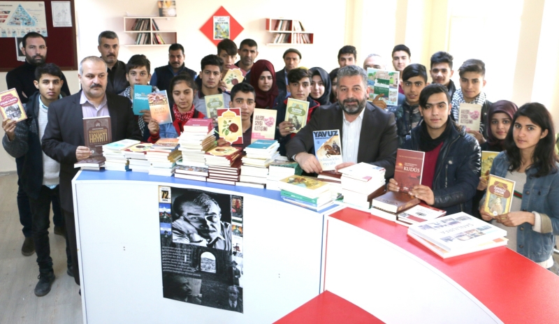 Okul Kütüphanelerine Kitap Desteği Sürüyor