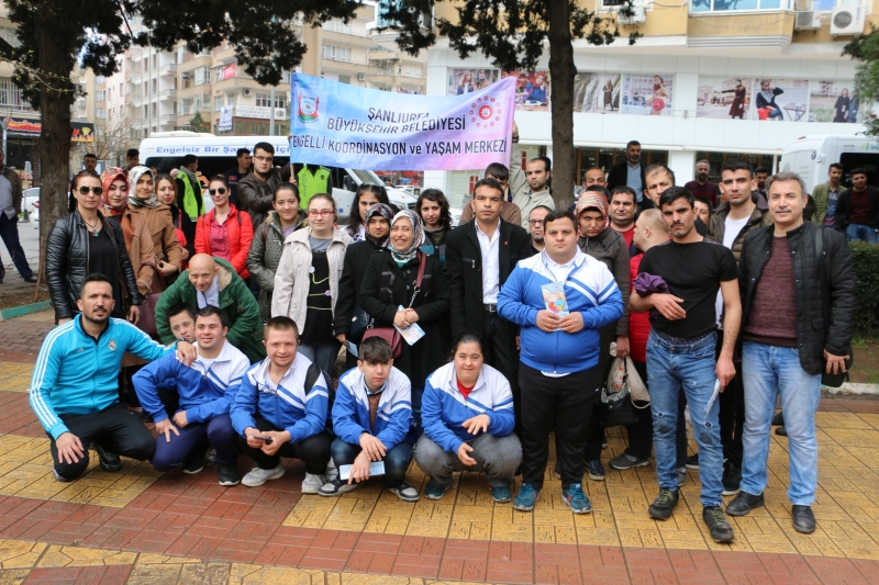 Otizmli Gençler Farkındalık İçin Yürüdüler