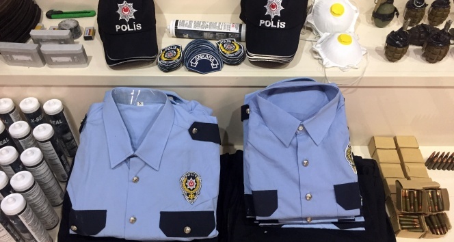 Polis kıyafeti giyip...