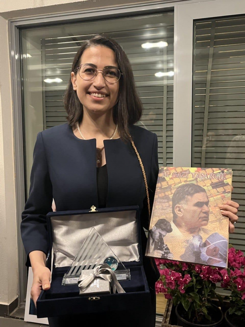 Prof. Dr. M. Gazi Yaşargil Genç Nöroşirurjiyen Teşvik Ödülü Şanlıurfa’da görevli Doktor kazandı.