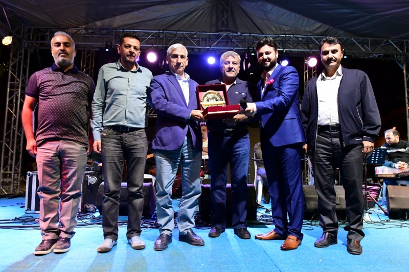 Ramazan Sokağında Muzaffer Gürler Konseri