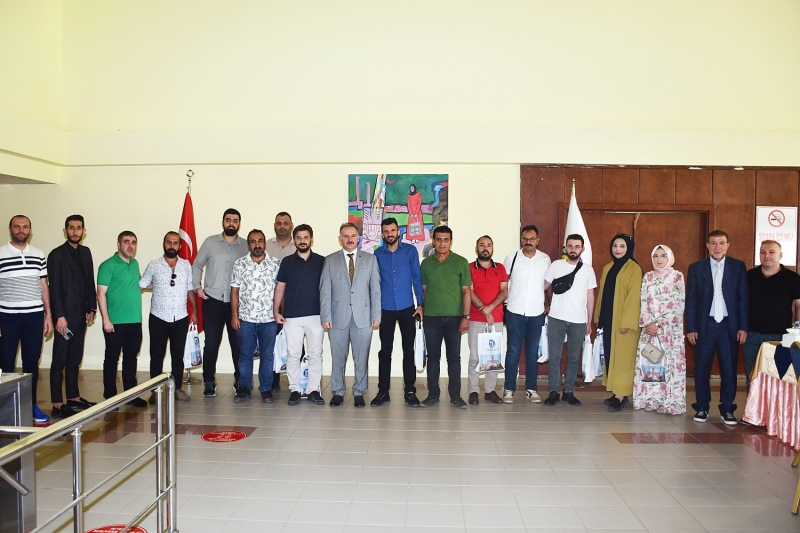 Rektör Güllüoğlu'ndan Tercih Yapacak Öğrencilere Kaliteli Eğitim ve Sosyal İmkanlar Vurgusu