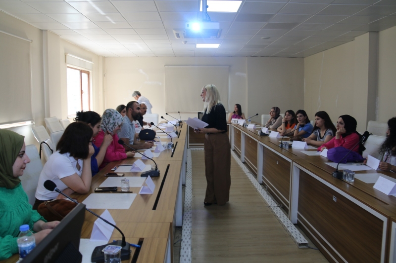 SAĞLIK ÇALIŞANLARINA YENİ DOĞAN EĞİTİMİ.