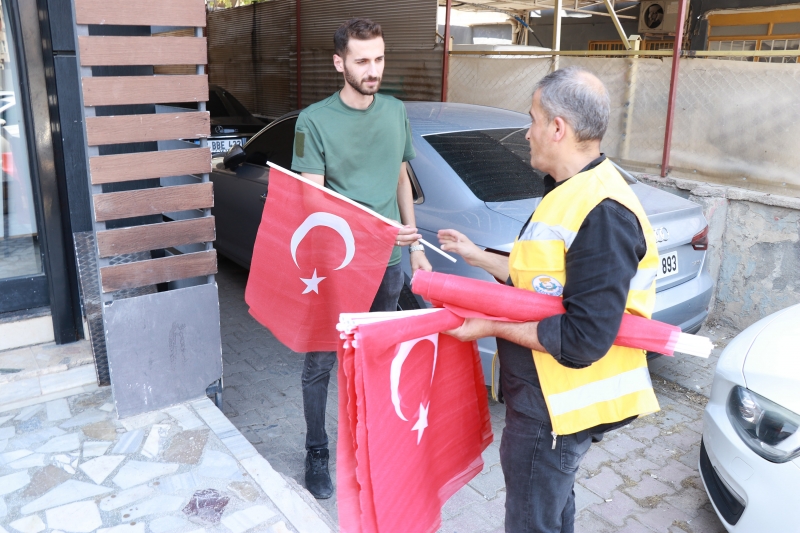 Şanlıurfa al bayraklarla donatıldı