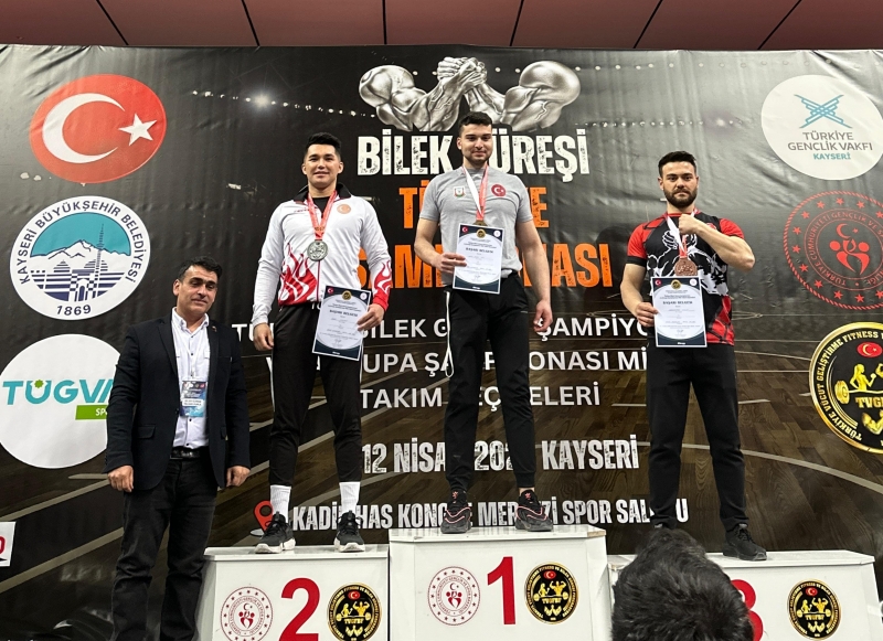 ŞANLIURFA BİLEK GÜREŞİNDE TÜRKİYE’YE GÜCÜNÜ GÖSTERDİ