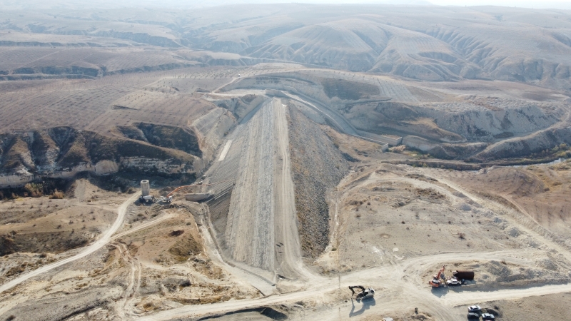 BİRECİK MEZRA GÖLETİNDE ÇALIŞMALAR DEVAM EDİYOR