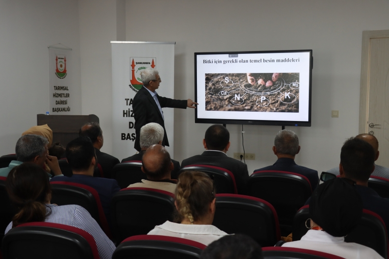 ŞANLIURFA BÜYÜKŞEHİR BELEDİYESİ’NDEN ÇİFTÇİLERE GÜBRELEME EĞİTİMİ
