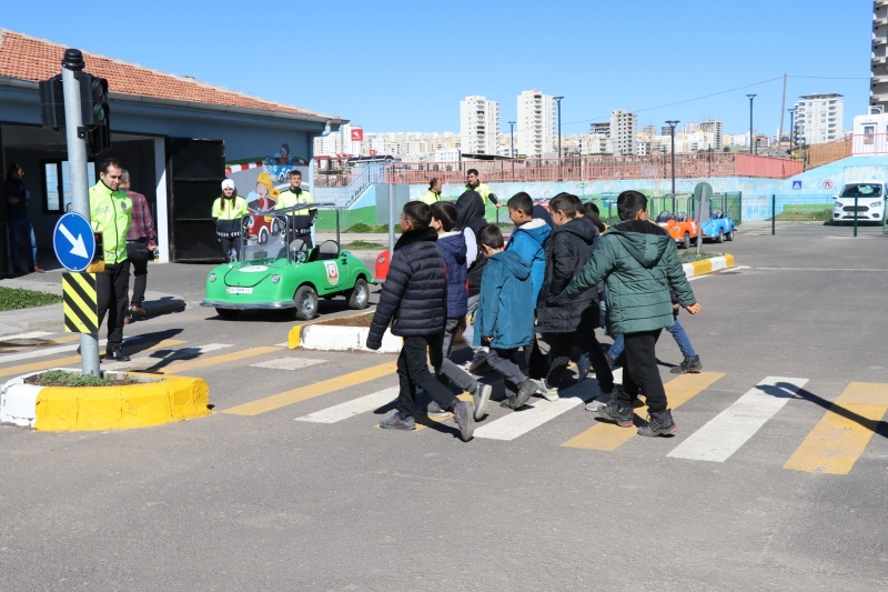 ŞANLIURFA BÜYÜKŞEHİR’DEN ÇOCUKLARA GÜVENLİ TRAFİK EĞİTİMİ