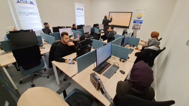 ŞANLIURFA BÜYÜKŞEHİR BELEDİYESİ’NİN BAŞLATTIĞI ‘DİGEM’LE, GENÇLER İŞ HAYATINA HAZIRLANIYOR