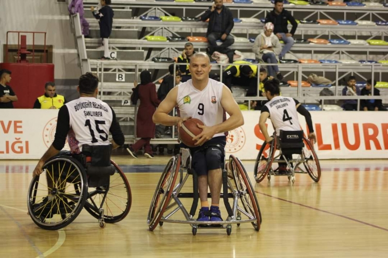 ŞANLIURFA BÜYÜKŞEHİR TEKERLEKLİ SANDALYE BASKETBOL TAKIMI RAKİBİNE ŞANS TANIMADI