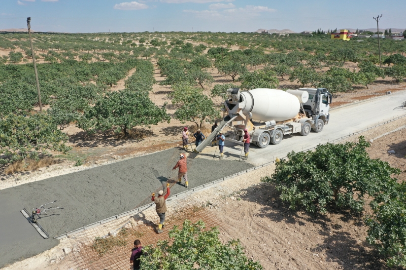 BİRECİK İLÇESİNDE ÇELİK HASIRLI BETON YOL UYGULAMASI