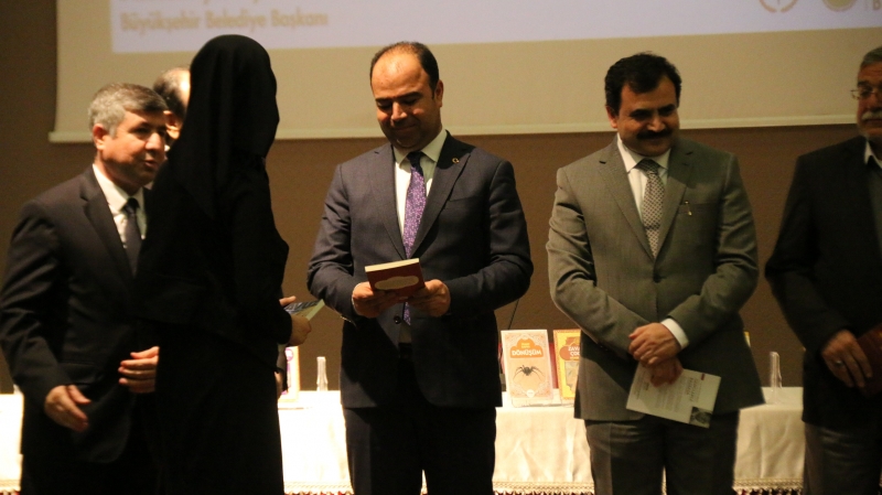 “ŞANLIURFA BÜYÜKŞEHİRLE OKUYOR” PROJESİ İLE 1 MİLYON KİTAP DAĞITILIYOR