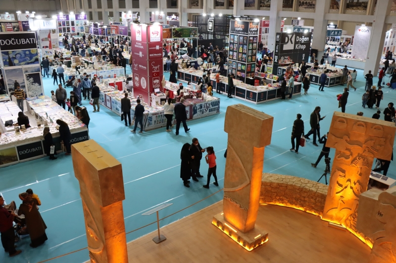 ŞANLIURFA BÜYÜKŞEHİR BELEDİYESİNDEN KİTAP FUARI