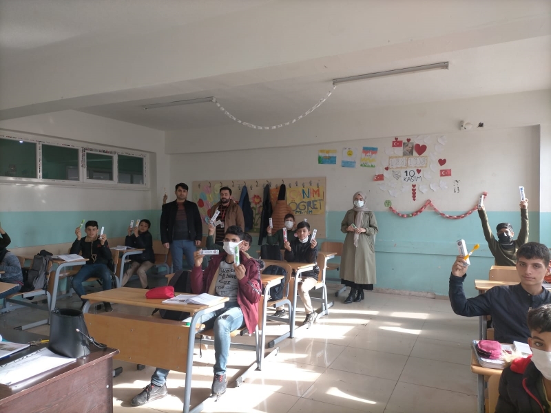Şanlıurfa İl Sağlık Müdürlüğü Suruç Devlet Hastanesi tarafından öğrencilere yönelik  ağız ve diş Sağlığı konulu eğitim.