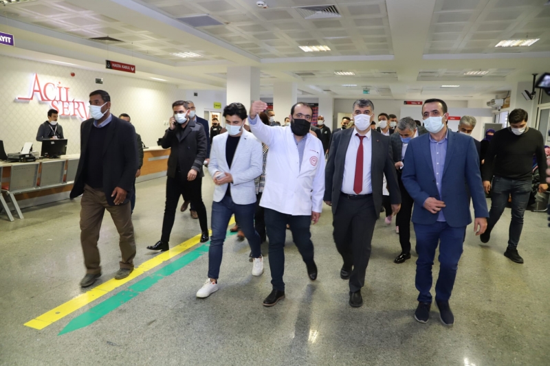 Şanlıurfa İl Sağlık Müdürü Prof. Dr. Mehmet GÜLÜM Şanlıurfa Eğitim ve Araştırma Hastanesi Çocuk acil servisi ve Çocuk polikliniklerinde incelemelerde bulundu.