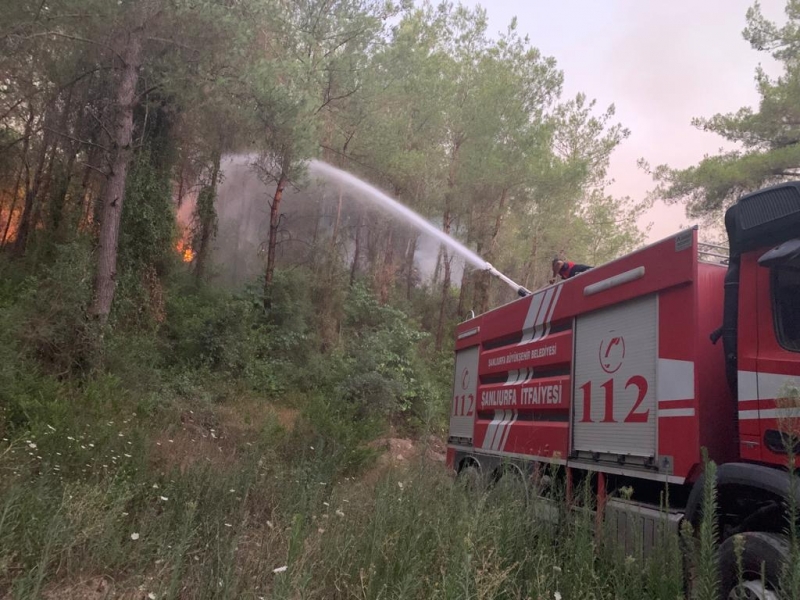 ŞANLIURFA İTFAİYESİ’NDEN OSMANİYE’DEKİ YANGINA MÜDAHALE