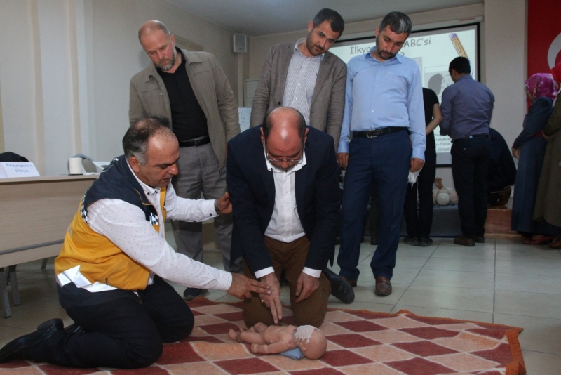 Şanlıurfa Karaköprü Kaymakamlık Personeli, Müftülük personeli ve İmamlara yönelik Temel İlk Yardım Uygulama Eğitimi verildi.