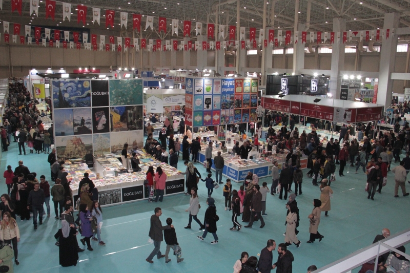 ŞANLIURFA KİTAP FUARI'NA YOĞUN İLGİ