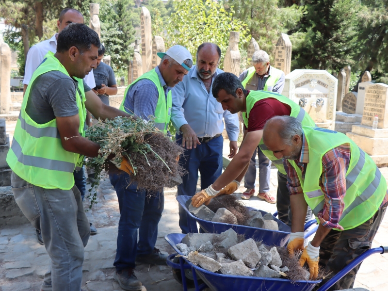 ŞANLIURFA MEZARLIKLARI KURBAN BAYRAMINA HAZIR