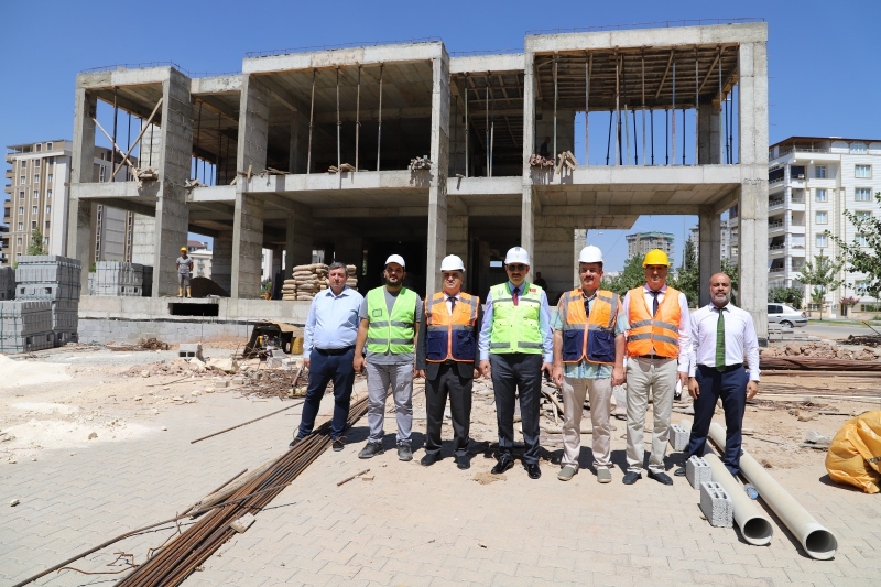 Şanlıurfa Valimiz Sn. Salih Ayhan İnşaatı devam eden Sağlık Tesisi İnşaatını ziyaret etti.