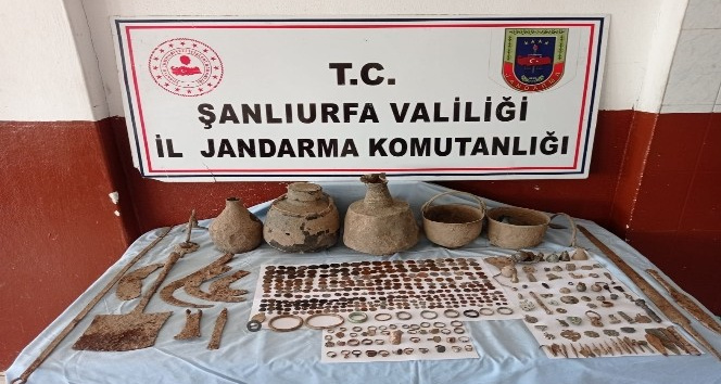Şanlıurfa’da 528 parça tarihi eser ele geçirildi