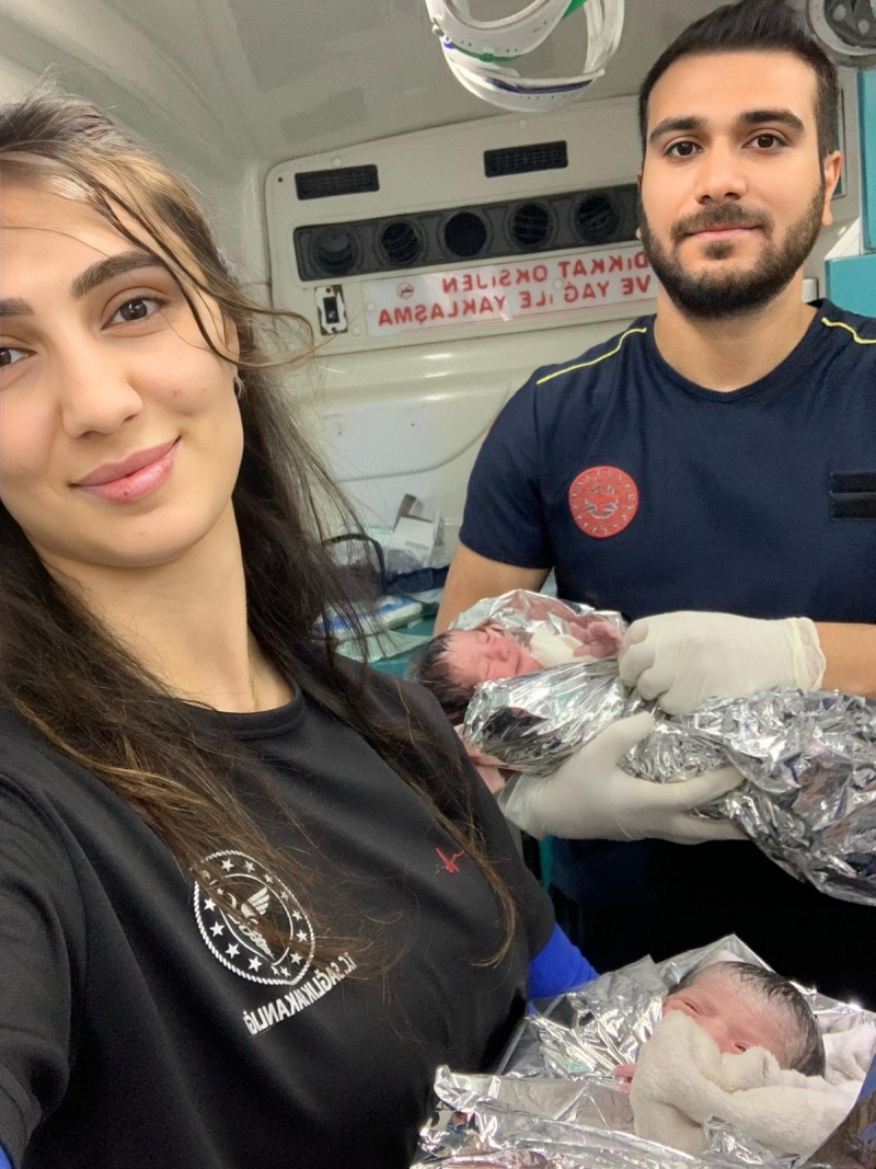 Şanlıurfa’da Ambulansta İkiz Doğum