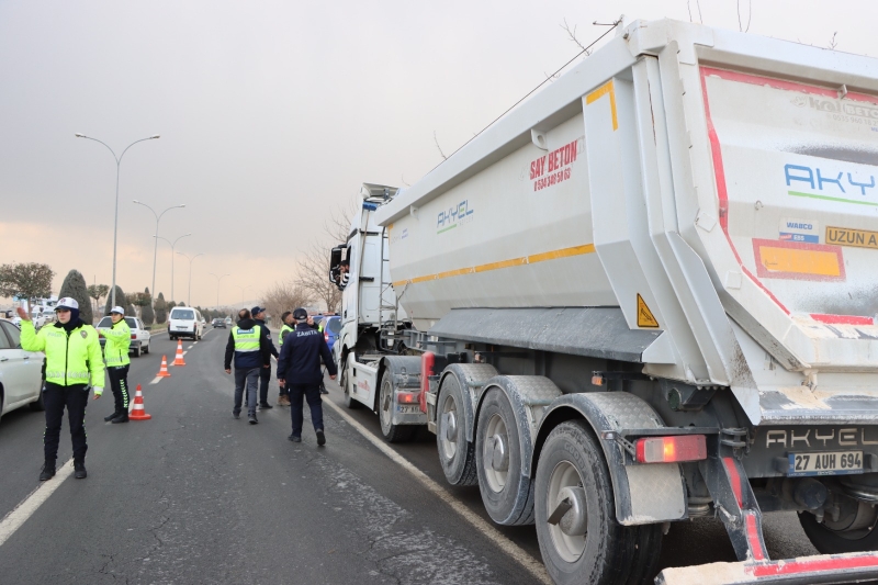 ŞANLIURFA'DA HAFRİYAT KAMYONLARI VE BETON MİKSERLERİ DENETLENDİ