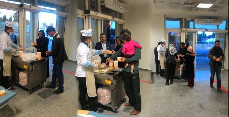 Şanlıurfa'da Hasta Ve Hasta Yakınlarına Sıcak Çorba İkramı