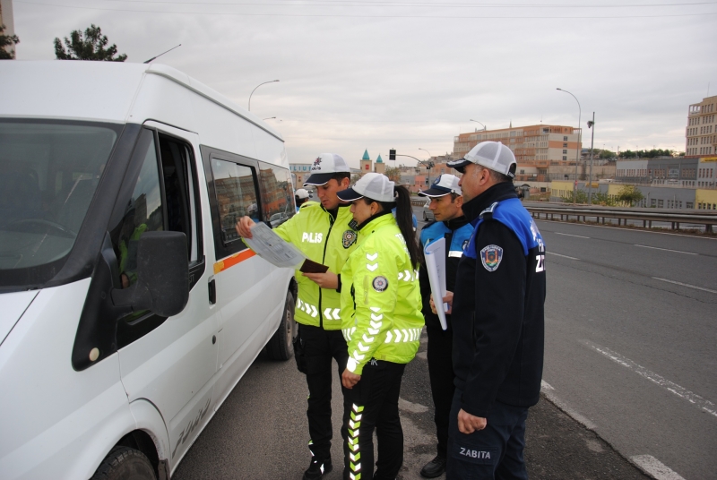ŞANLIURFA’DA PERSONEL SERVİS ARAÇLARINA SIKI DENETİM