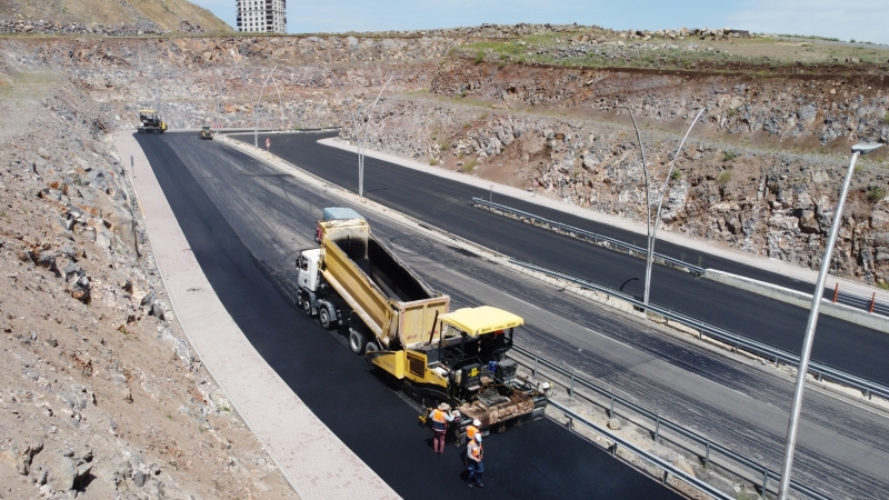 Şanlıurfa’da tam kapanmada asfalt çalışmaları