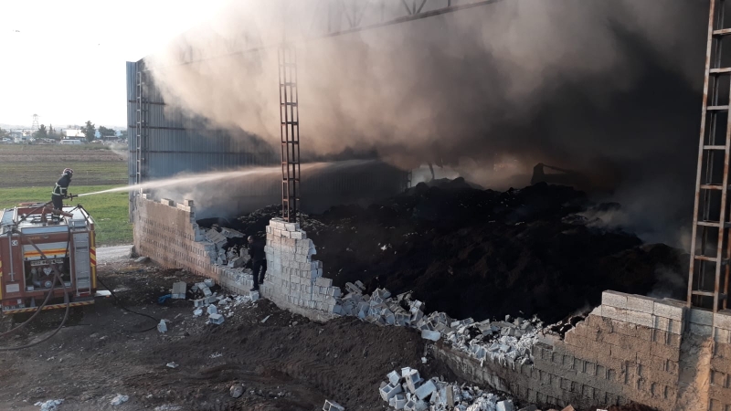 ŞANLIURFA'DA TEKSTİL FABRİKASINDA KORKUTAN YANGIN