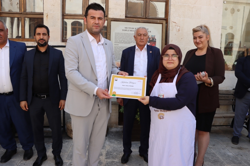 Şanlıurfa’da yöresel yemek eğitimi alan kursiyerlere sertifika verildi