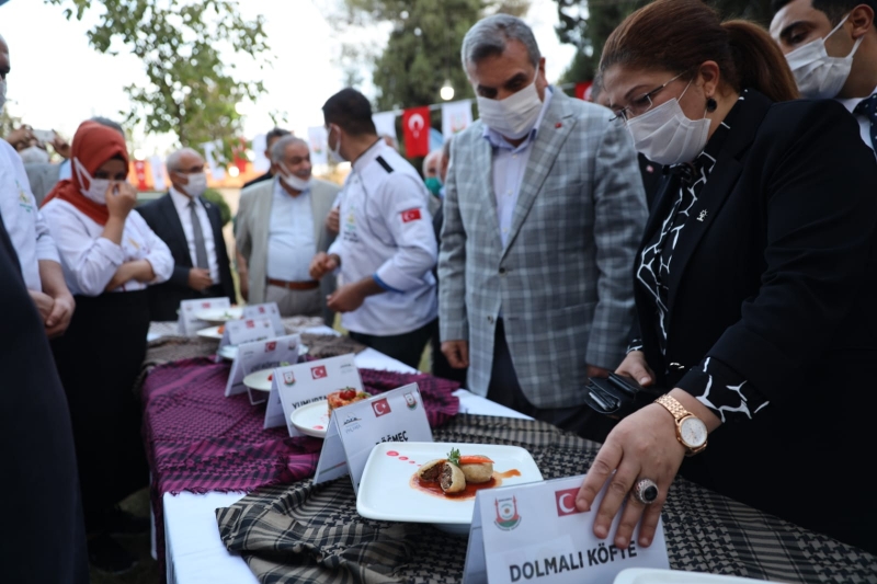 ŞANLIURFA'DA YÖRESEL YEMEKLERE MODERN SUNUM