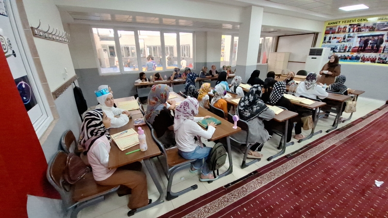 ŞANLIURFALI ÇOCUKLAR BÜYÜKŞEHİR BELEDİYESİ GENÇLİK MERKEZLERİNDE DAHA MUTLU