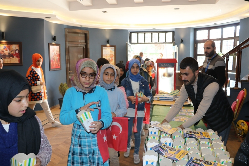 ŞANLIURFALI ÇOCUKLAR DİJİTAL SİNEMADA ÇANAKKALE YOLUN SONU FİLMİNİ İZLEDİ