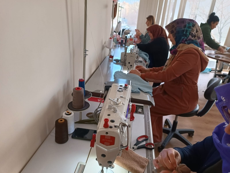 ŞANLIURFALI KADINLARDAN YÜREKLERİ ISITAN ÜRETİM SEFERBERLİĞİ