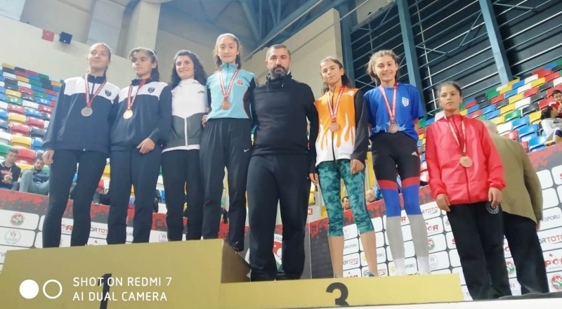 ŞANLIURFALI SPORCU NİDANUR AKRANLARINA ÖRNEK OLDU