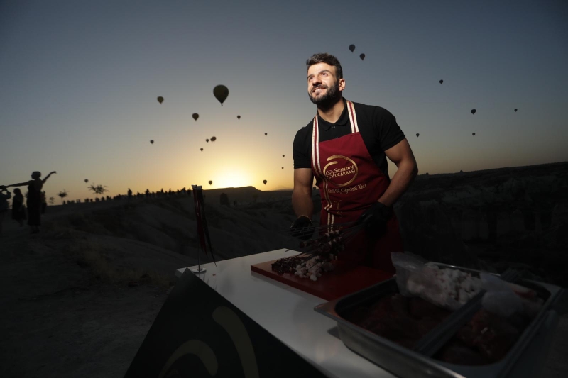 ŞANLIURFA’YI VE OCAKBAŞI LEZZETLERİNİ DÜNYAYA TANITIYOR