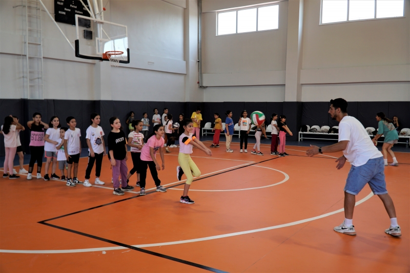 SEYRANTEPE'DE ÇOCUKLAR ZAMANINI SPORLA DEĞERLENDİRİYOR