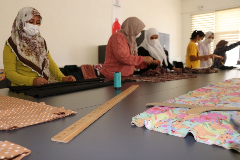 SEYRANTEPE’DE KADINLAR BOŞ ZAMANLARINI KURSLARDA DEĞERLENDİRİYOR