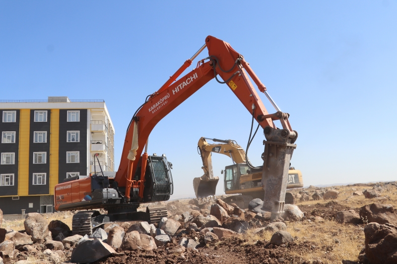 ​SEYRANTEPE’YE YENİ YOLLAR AÇILIYOR