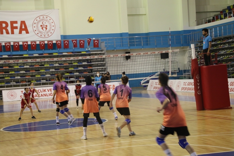 SEZONUN ŞAMPİYONU HALİLİYE BELEDİYESPOR OLDU