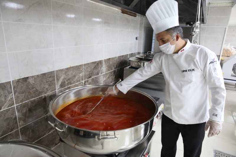 SICAK YEMEKLER HALİLİYE AŞEVİNDE PİŞMEYE DEVAM EDİYOR