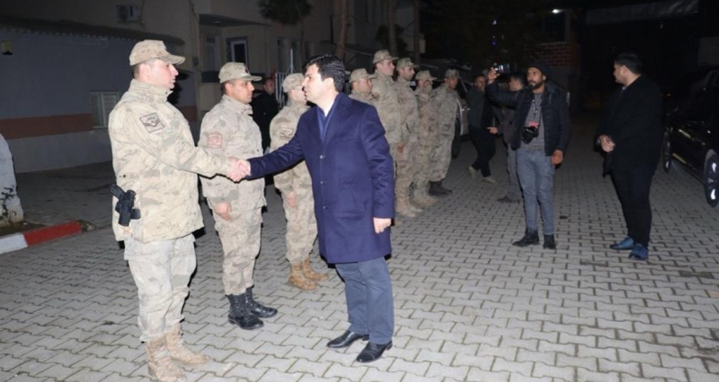 Sınır hattında görevli güvenlik güçleri unutulmadı